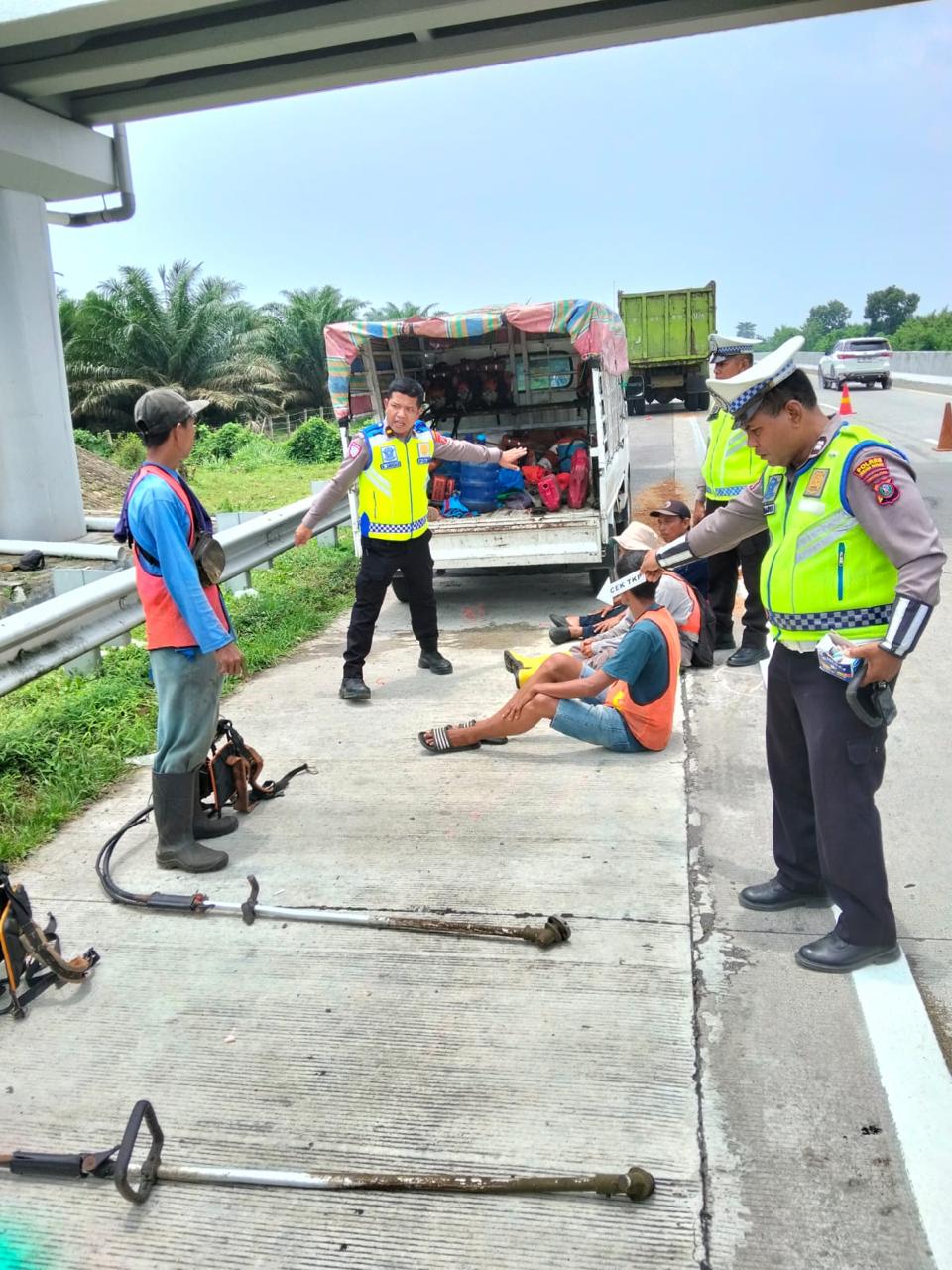 Dua Pekerja Pemotong Rumput Tewas dalam Kecelakaan dengan Dump Truk di Tol Medan–Tebing Tinggi